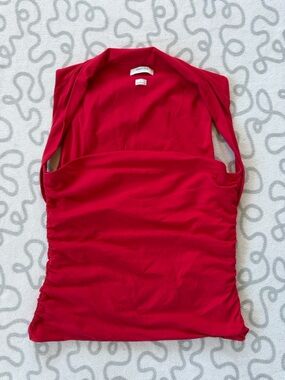 Aritzia Original Contour Flourish Top in Red